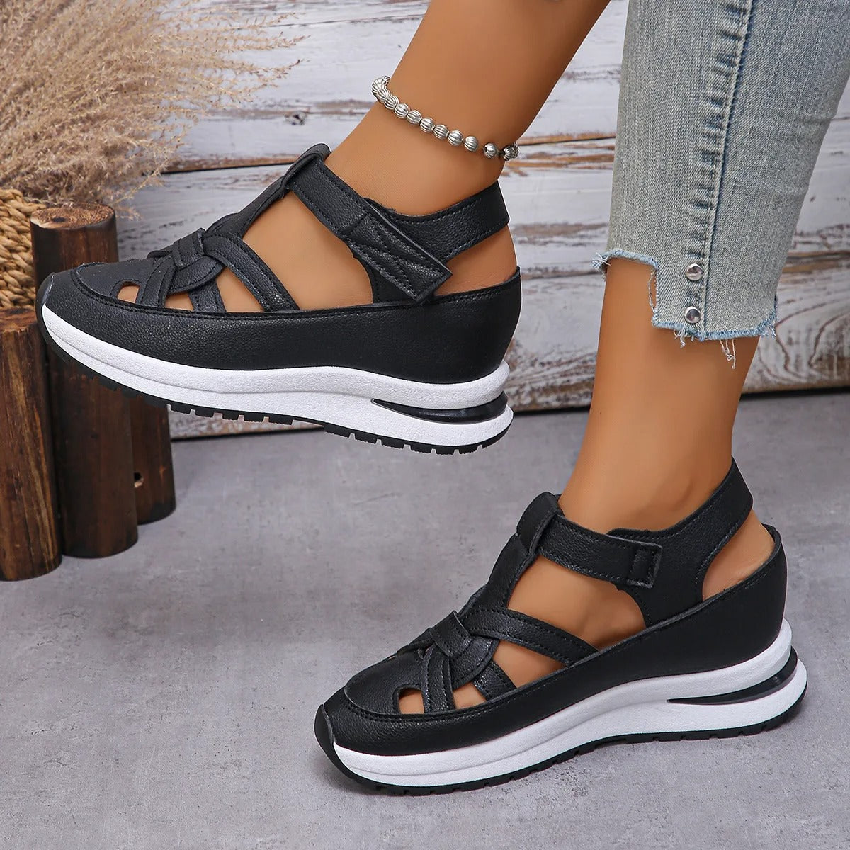 Elira | Comfortable sandals offering good support