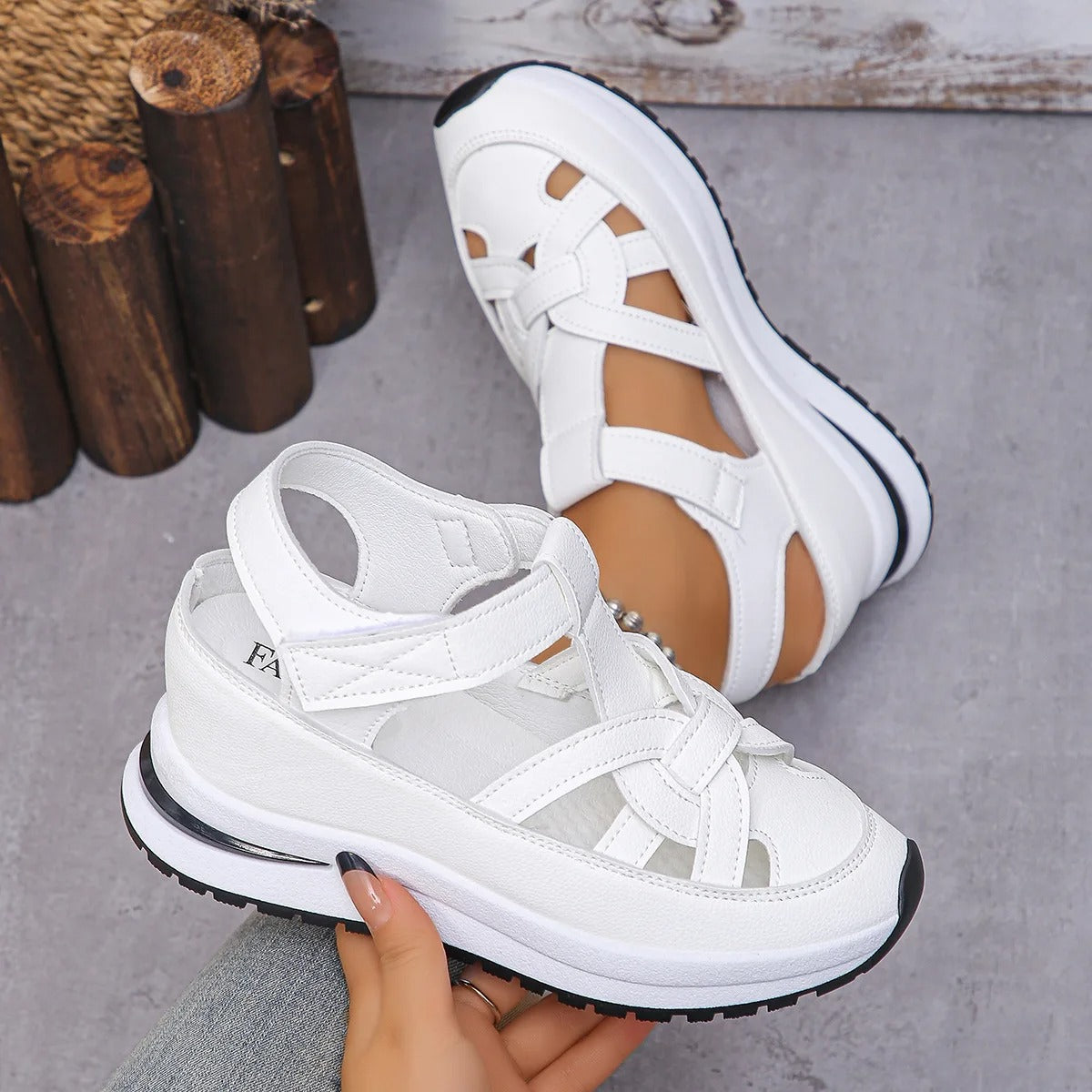 Elira | Comfortable sandals offering good support