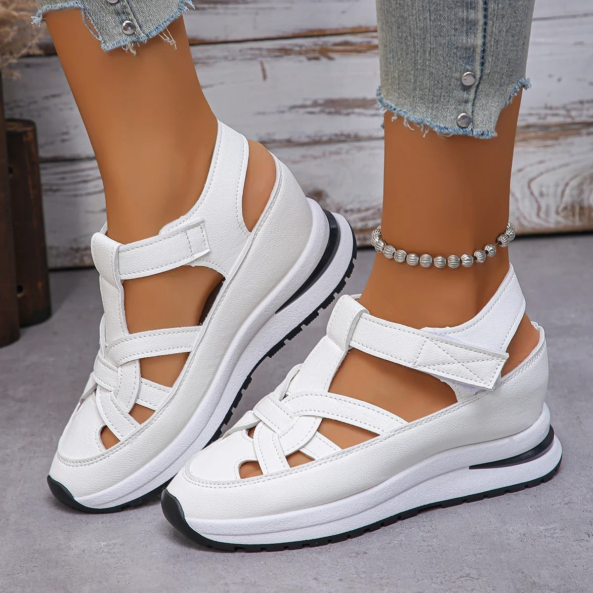 Elira | Comfortable sandals offering good support